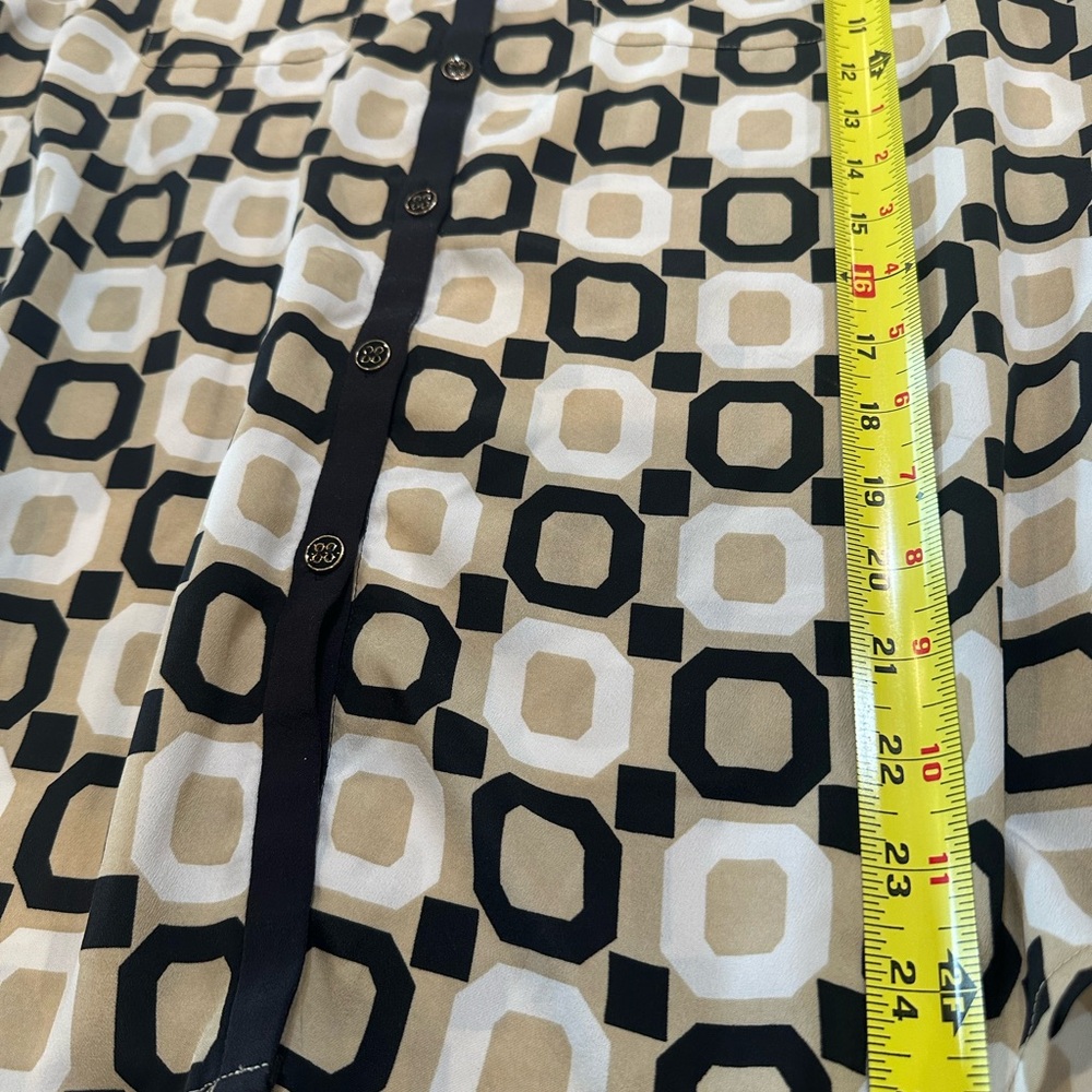 🩵New York & Company Black and Cream Patterned Button-Down Shirt - Picture 6 of 9